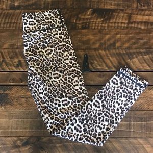 Scrunch Leopard print Zyia leggings